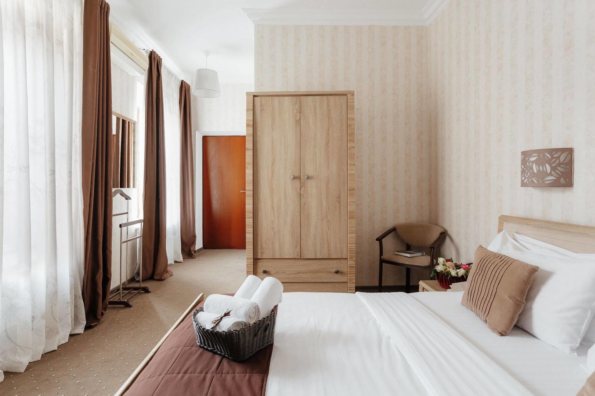 Noname Hotel Odessa エクステリア 写真